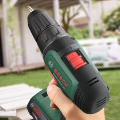 Bosch 18V Accuboormachine UniversalDrill (incl. 2 Accu's 1.5Ah + Lader) -Bosch Bosch 123 667